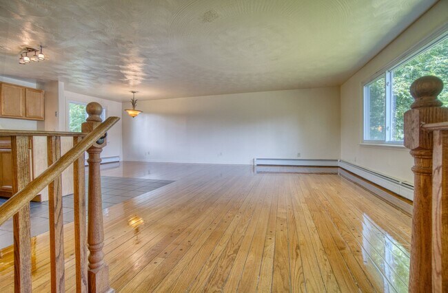Building Photo - 204 Jerome St