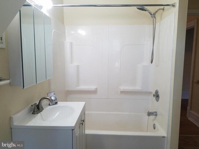 Building Photo - 508 N Swarthmore Ave