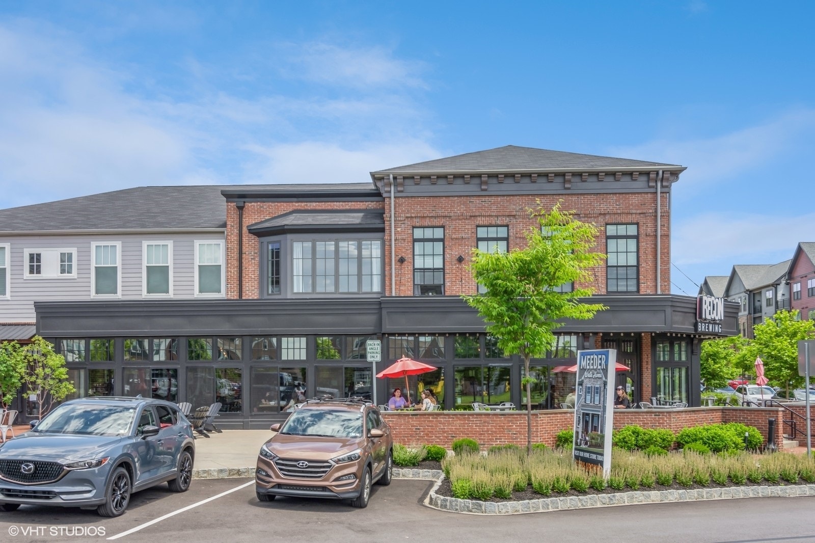 Building Photo - 701 Halcyon Ln