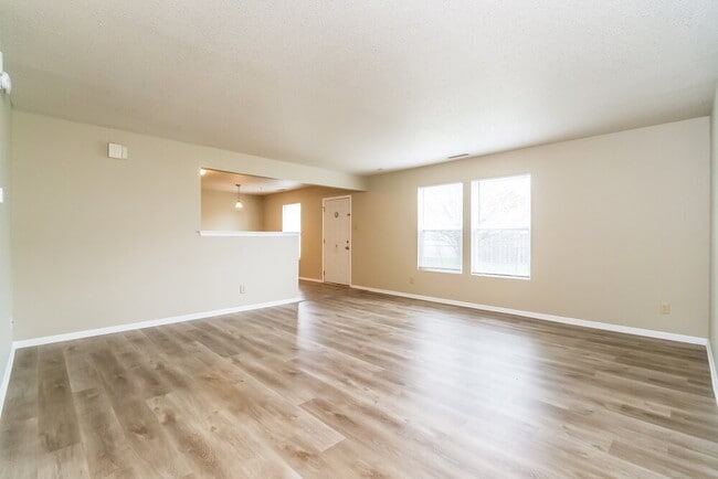 Building Photo - 2832 Ludwig Dr