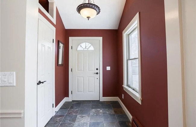 Building Photo - 156 Breezeway Dr