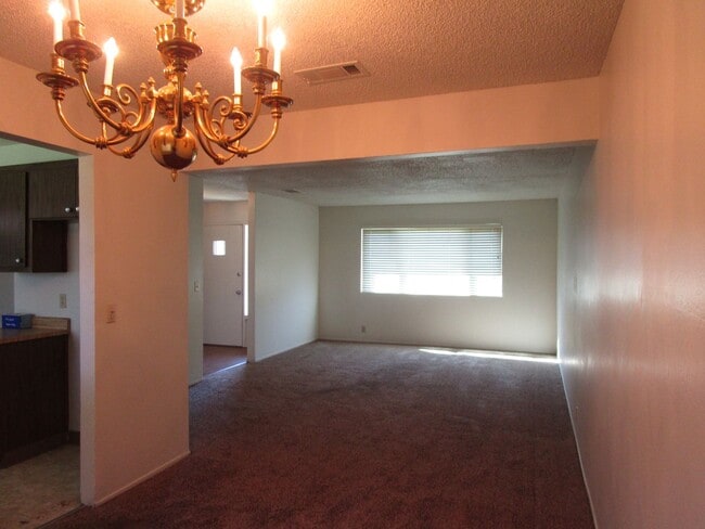 Building Photo - 404 Coot Ln