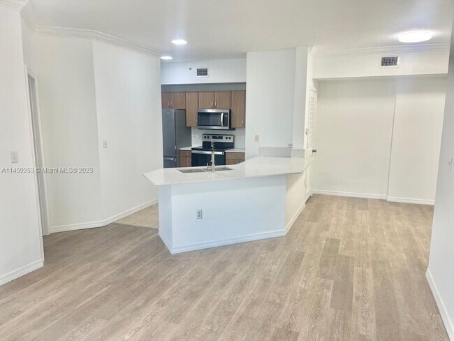 Building Photo - 9172 Collins Ave