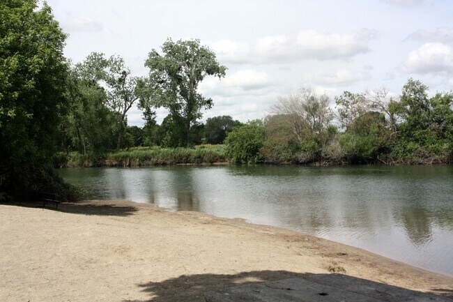 Building Photo - 1042 Awani Dr