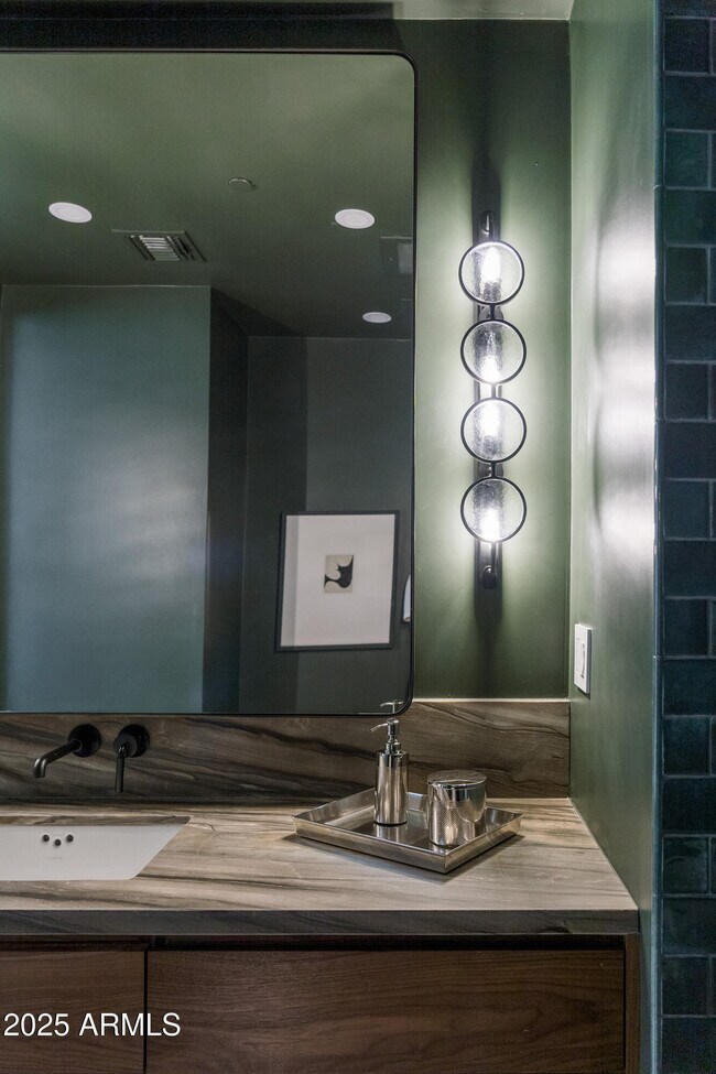 Building Photo - 4747 N Scottsdale Rd
