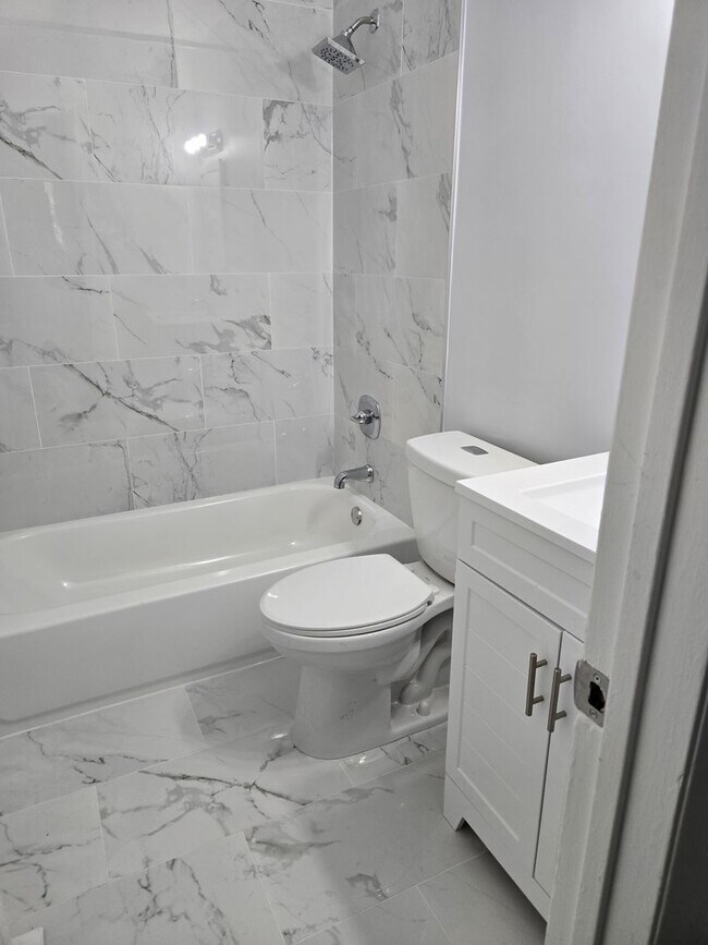 Building Photo - Single Family Home in Dale City