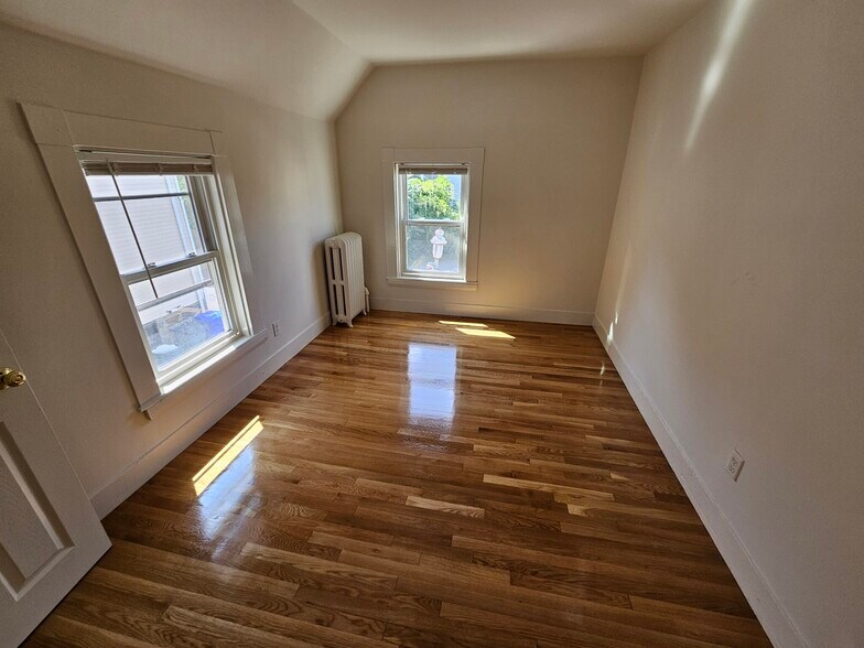 Building Photo - 33 Winship St