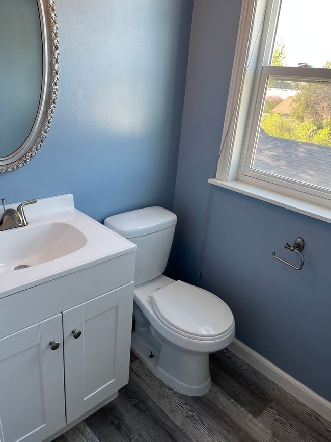 Building Photo - 4 bed / 1 1/2 bath home midtown!