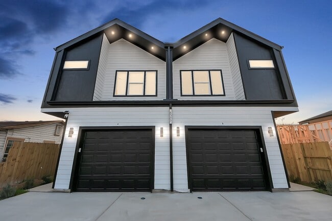 Building Photo - 8533 Amadwe St