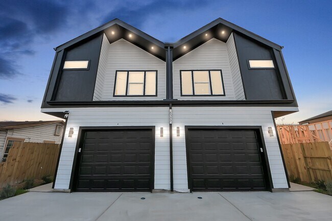 Primary Photo - 8533 Amadwe St