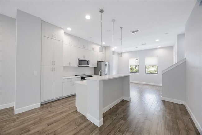 Building Photo - 1330 W Gray St