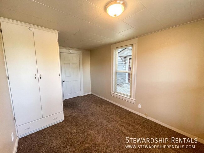 Building Photo - 3Bd/1B close to Campus and downtown!