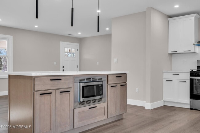 Building Photo - 170 Station Rd