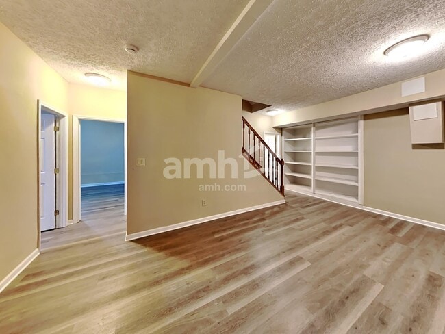 Building Photo - 4727 Cedar Wood Dr SW