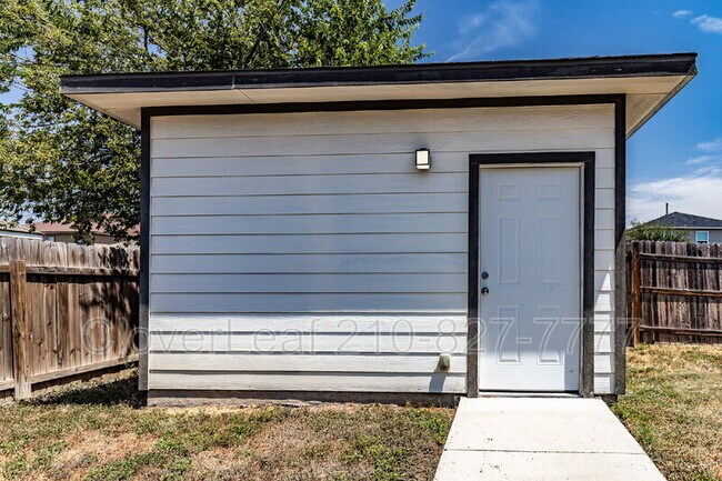 Building Photo - 5707 Midcrown Dr