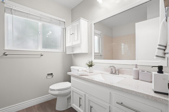 Building Photo - 501 Amherst Ct
