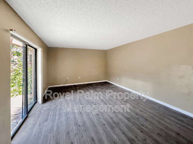 Building Photo - 5241 Cedarbend Dr