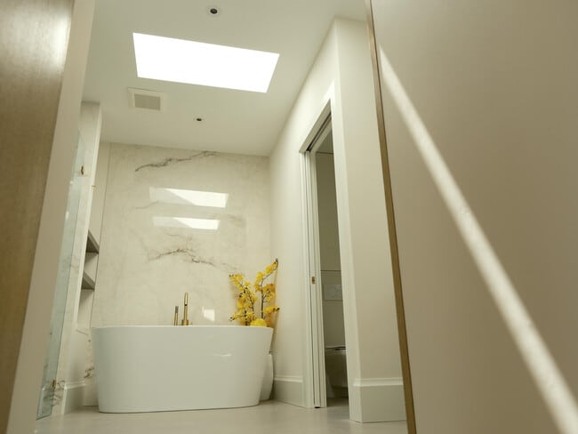 Building Photo - 1017 Tamarind Rd