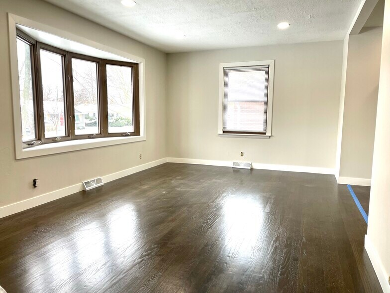 Building Photo - 360 W Oriole Trl