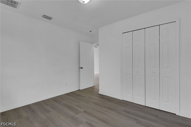 Building Photo - 128 Harold Ave S