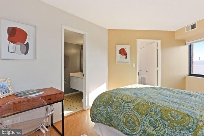 Building Photo - Move In Ready!