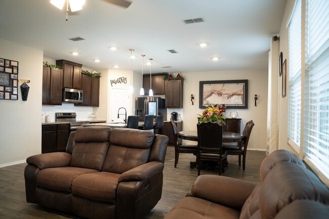 Building Photo - 4207 Lorisa Dr