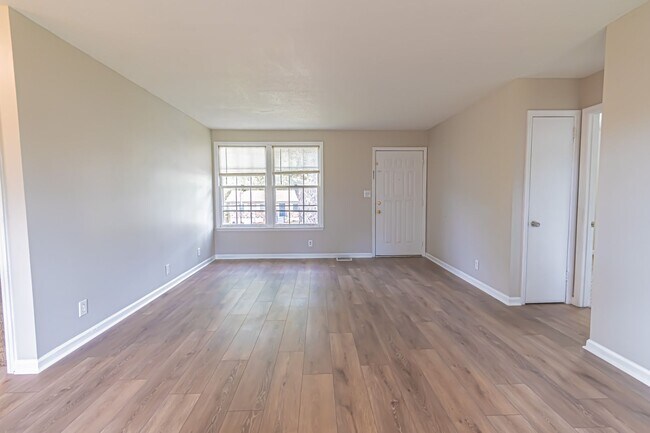 Building Photo - 718 Ranch Hill Dr