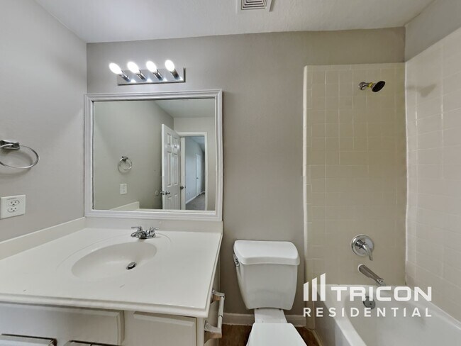 Building Photo - 4035 Mossy Spring Ln