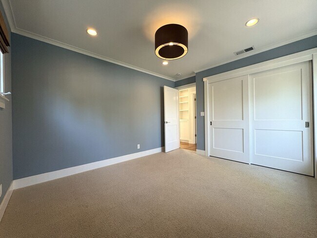 Building Photo - Spacious 5BR/3.5BA Palo Alto Home with Gourmet Kitchen & Large Backyard