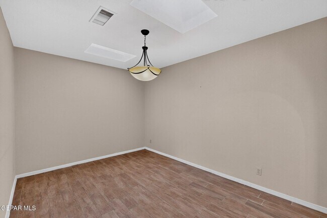 Building Photo - 7419 Mission Viejo Dr
