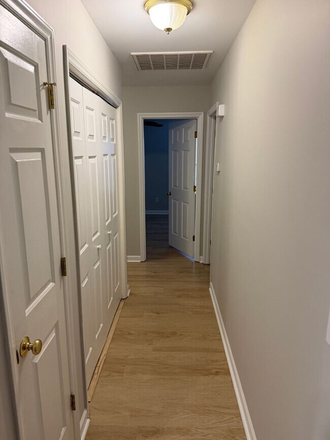 Building Photo - 3925 Hickswood Forest Ct