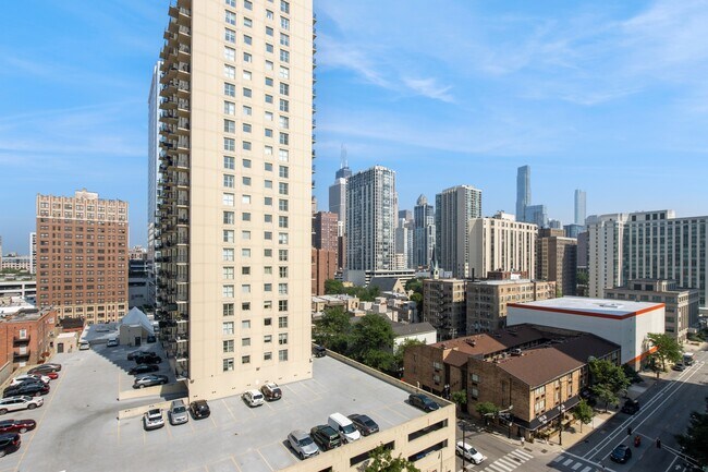 Building Photo - 1212 N Wells St