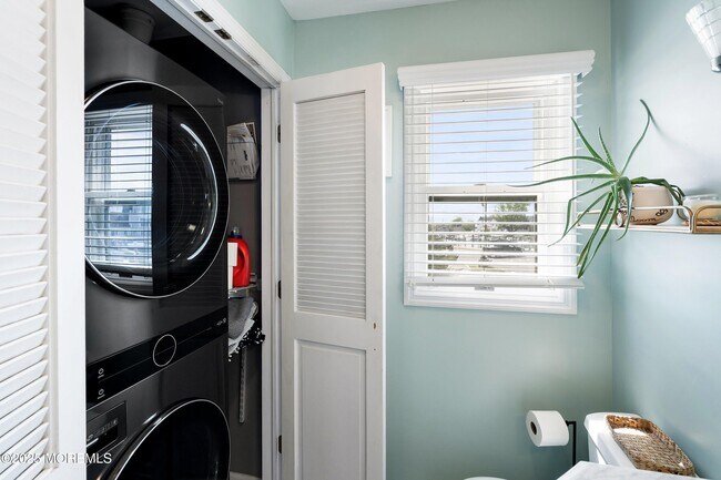 Building Photo - 167 4th Ave