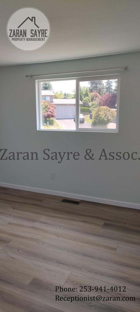 Building Photo - 483- Fully Renovated 4 Bedroom on Quiet Cu...