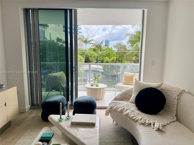 Building Photo - 13800 Highland Dr