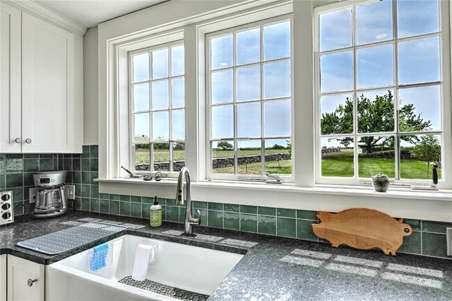 Building Photo - 148 Fogland Rd