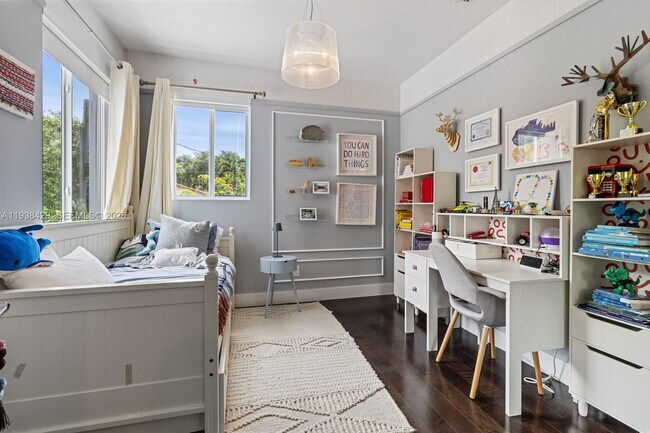 Building Photo - 2930 Catalina St