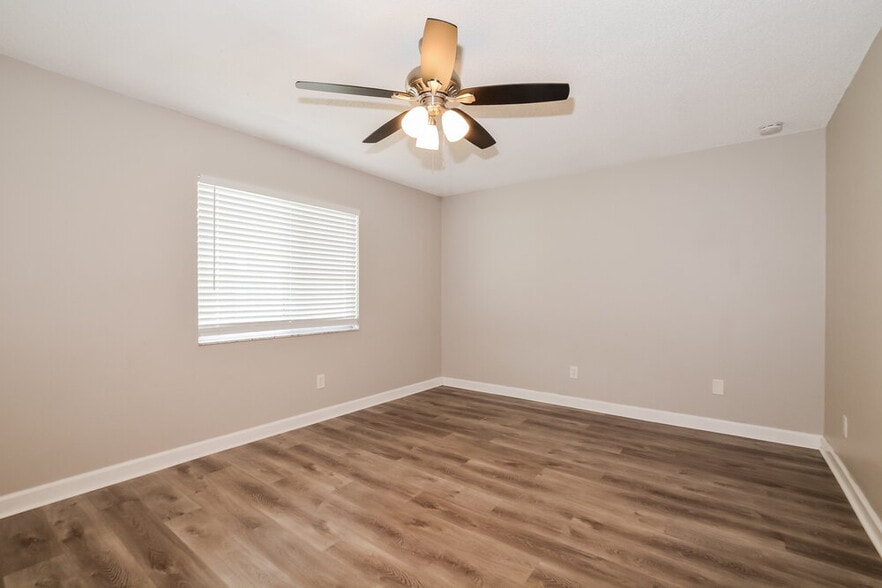 Building Photo - 426 Iowa Woods Cir E
