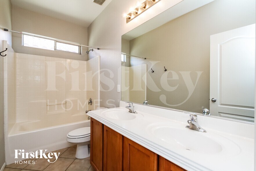 Building Photo - 10678 Allegrini Dr