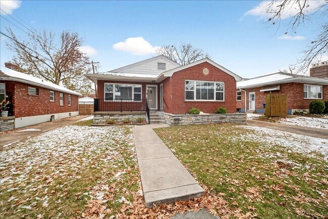 Building Photo - 2BR Brick Bungalow ($1,495/mo)