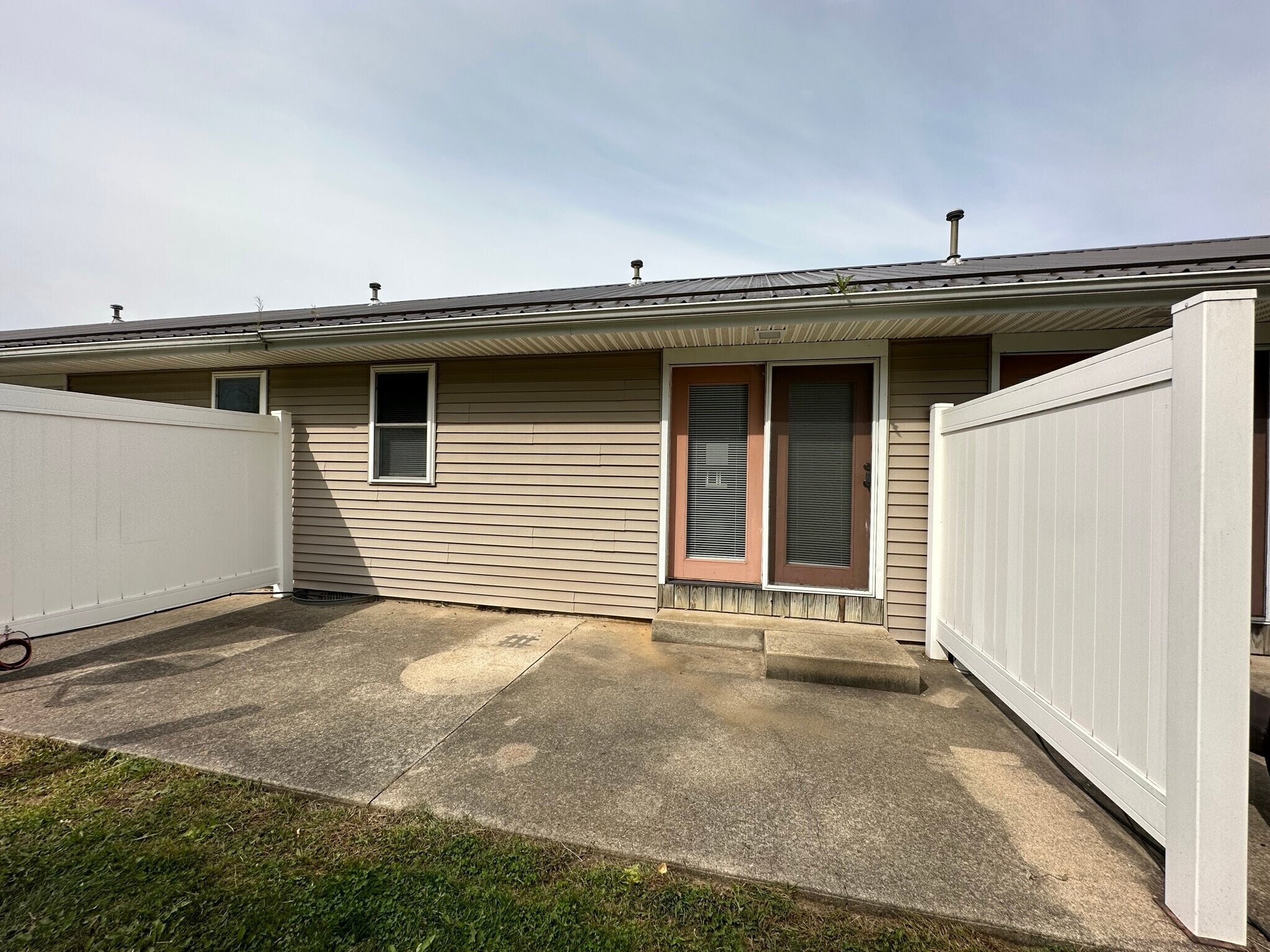 Building Photo - 350 N 100 E