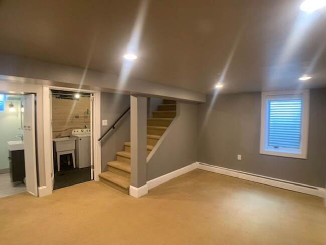 Building Photo - Super cute two-bedroom, two-bath single-fa...