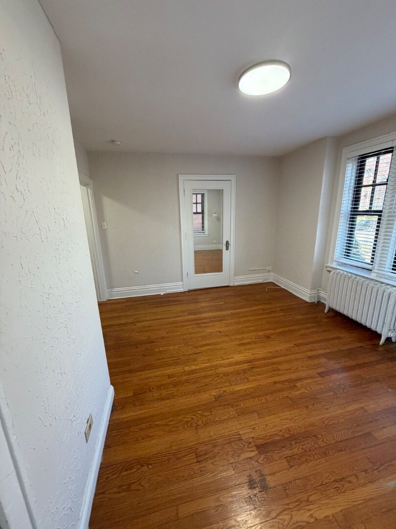 Building Photo - Charming 1 Bedroom ni CWE *1st Floor unit