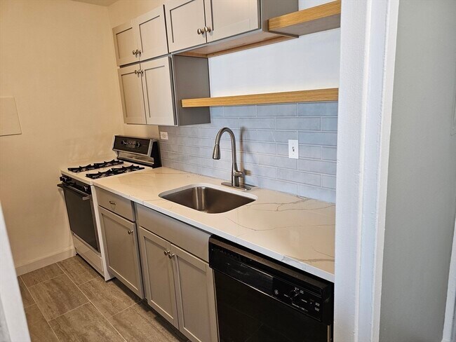 Building Photo - 6 Whittier Pl