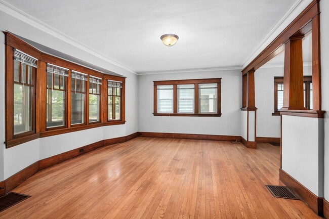 Building Photo - 220 Valley Ave SW