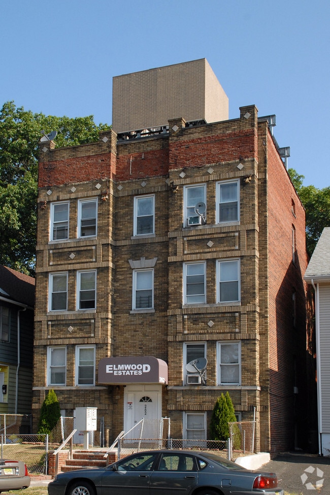 Building Photo - 262 Elmwood Ave