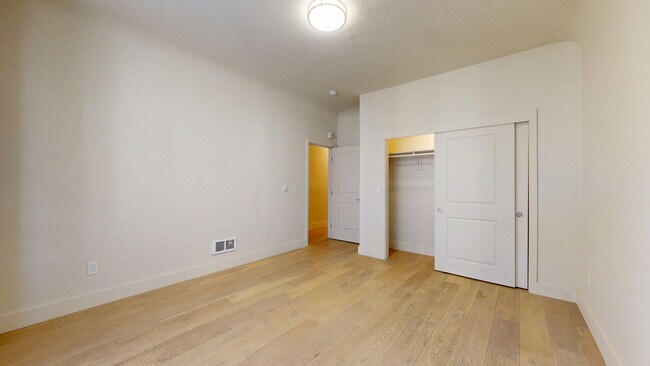 Building Photo - 644A Natoma St