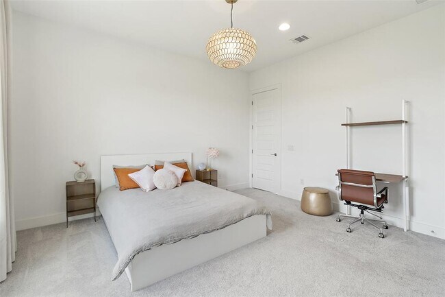 Building Photo - 7416 Cordoba Dr