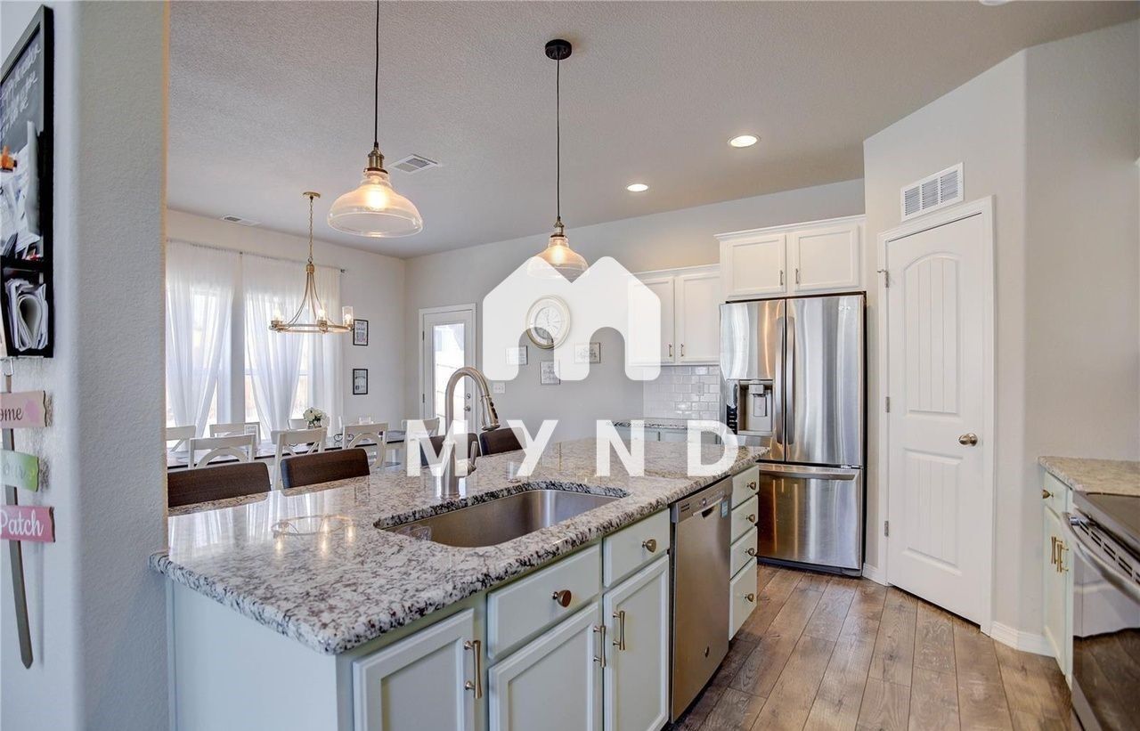 Building Photo - 7074 New Meadow Dr