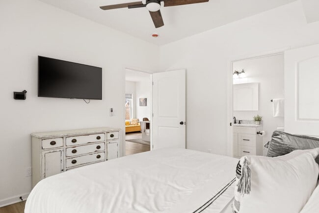 Building Photo - 35 Keystone Ave